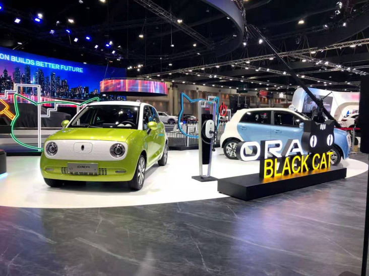 Mobil-mobil Listrik...