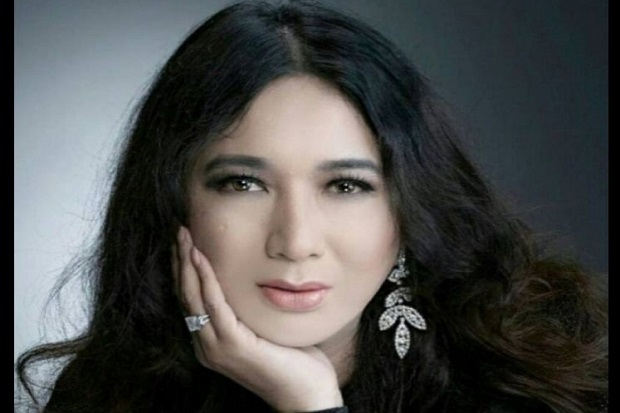 Merlyn Sopjan Jadi Sorotan...
