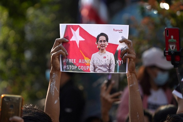 Suu Kyi Masih Ditahan,...