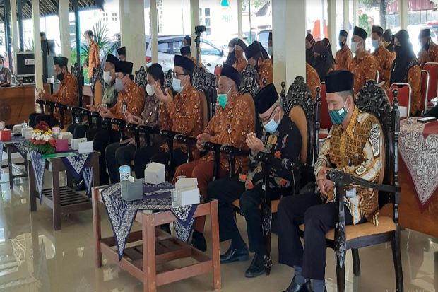 Baru 25 Persen Guru...