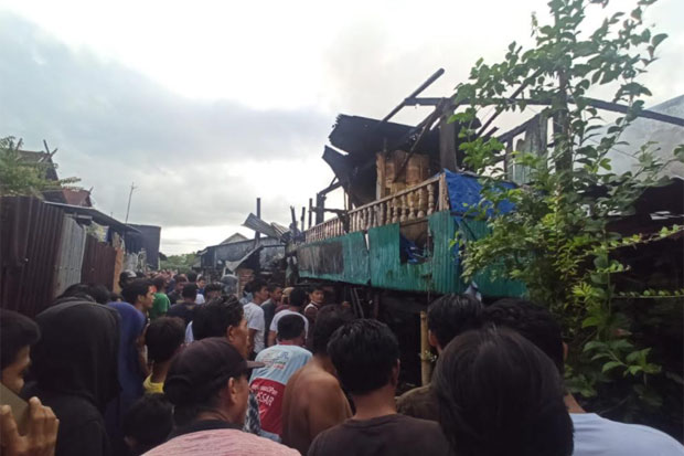 4 Rumah Terbakar di...
