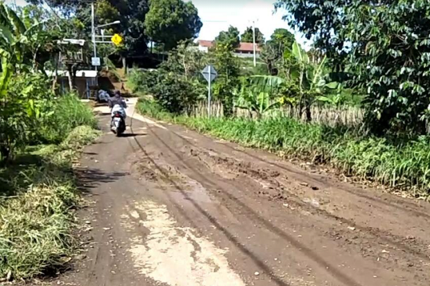 Jalan Kabupaten Penghubung...
