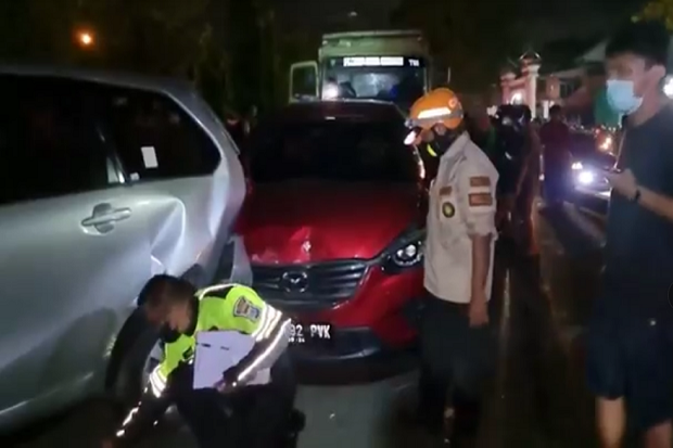 Sleman Gempar, Truk...