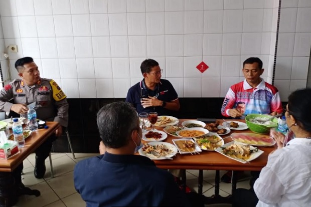 Sandiaga Uno Didampingi...