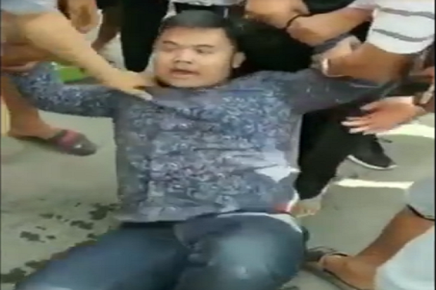 Ronal Tak Berkutik Dihajar...