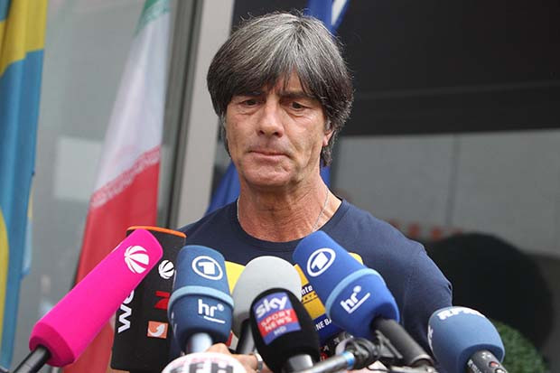 Xavi Dukung Joachim...