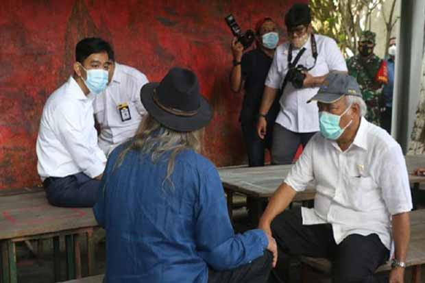 Viral Dirinya Duduk...