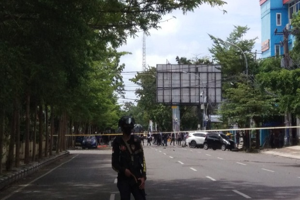 Bom Meledak Saat Minggu...