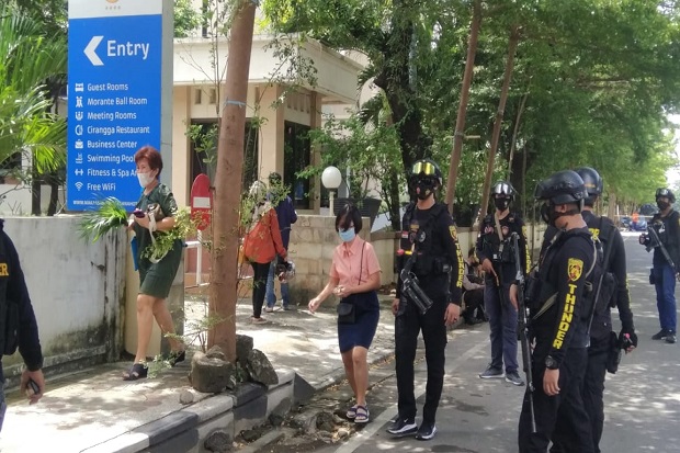 Gempar, Warganet Temukan...