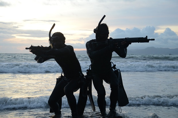 Bertemu Hantu Laut,...