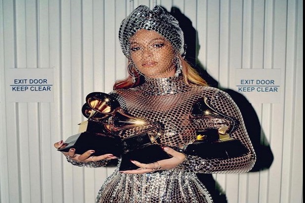 Gaun Beyonce Senilai...