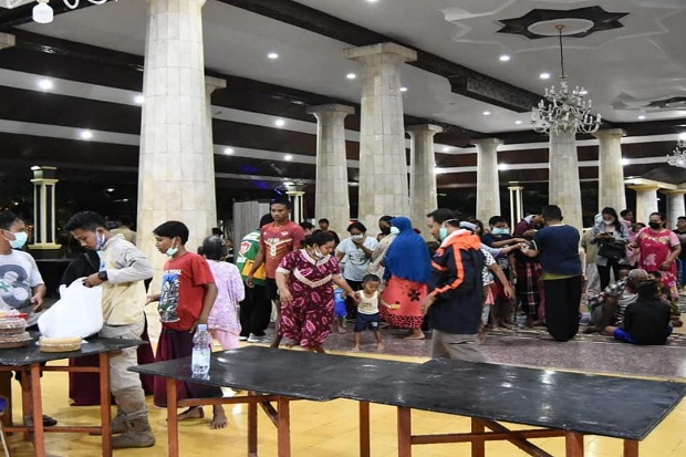 Tinjau Kebakaran Kilang...