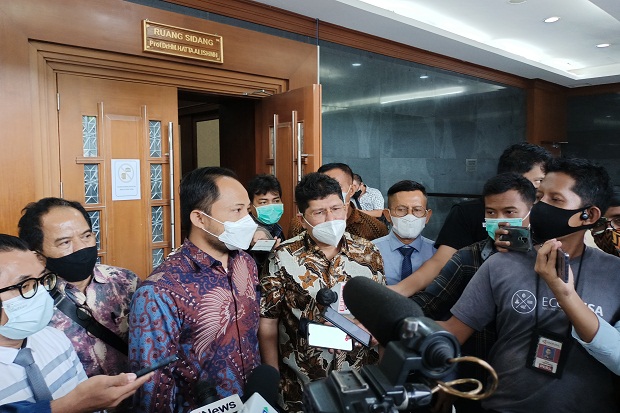 Jhoni Allen Cs Mangkir,...
