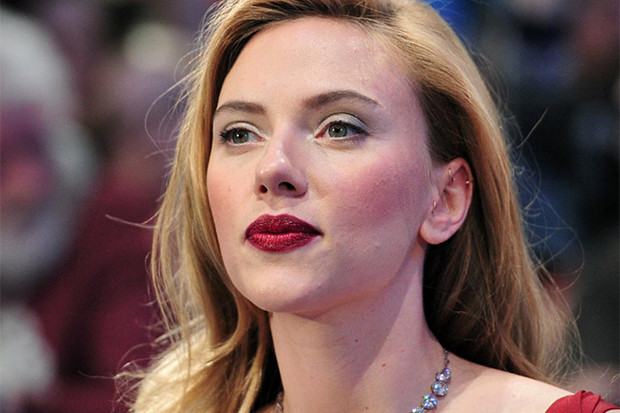 Scarlett Johansson Terserang...