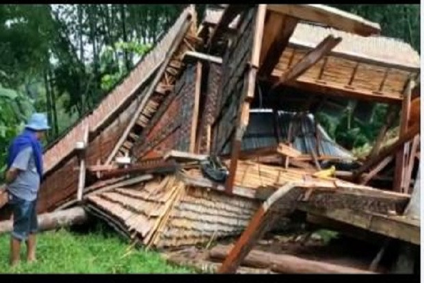 Diterjang Puting Beliung,...