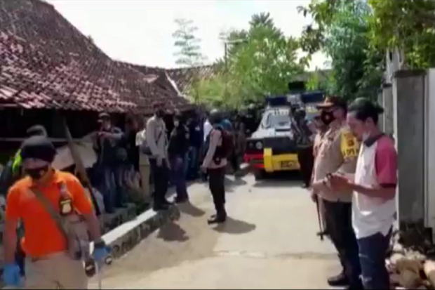 Geledah Rumah Terduga...