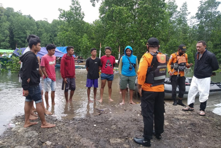 Basarnas Sisir Sungai...
