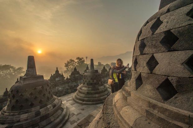 Kunjungi Candi Borobudur,...