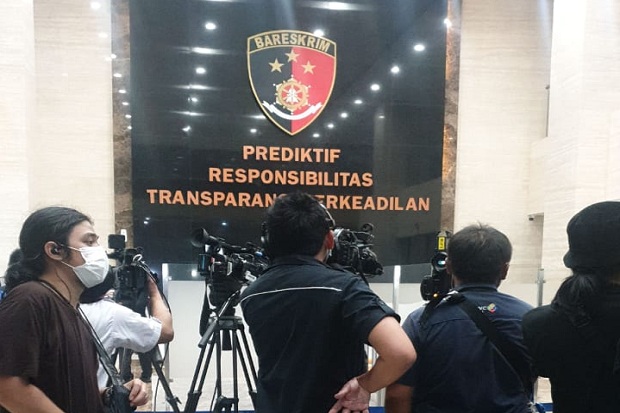 Gelar Jumpa Pers, Kapolri...
