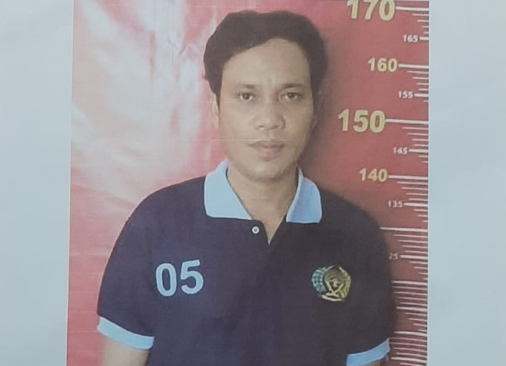 Jebol Atap Kamar Tahanan,...