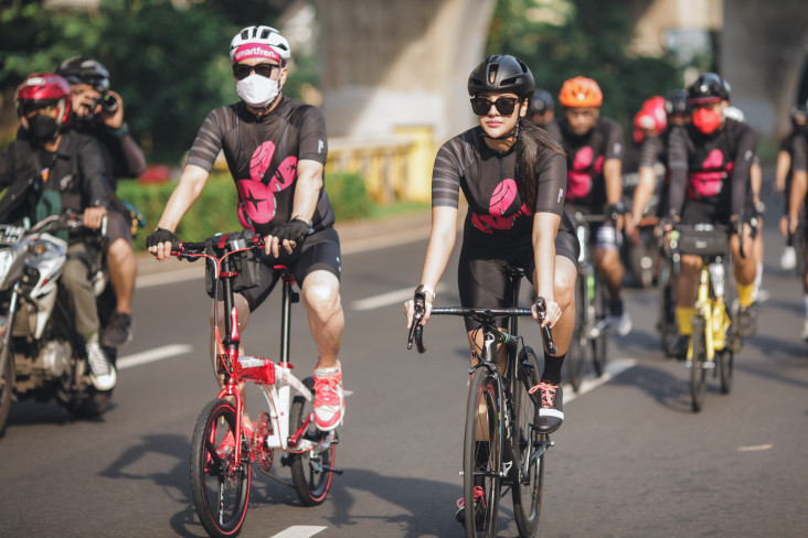 Sambil Gowes, Anya Geraldine...