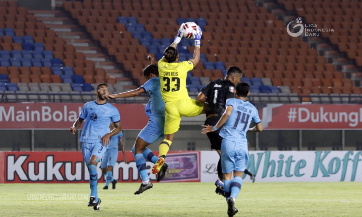 Ditahan Persela Lamongan,...