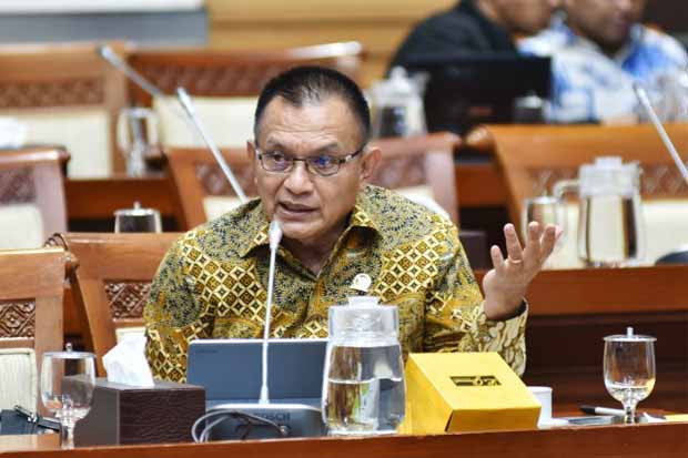 Mabes Polri Diserang,...