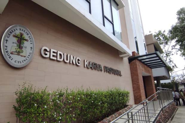 Jelang Paskah, Gereja...