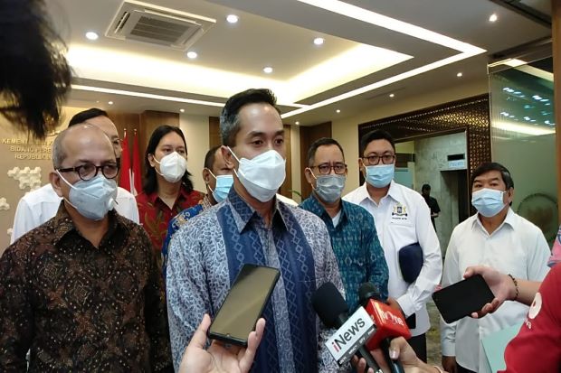 Anindya Bakrie Sambangi...