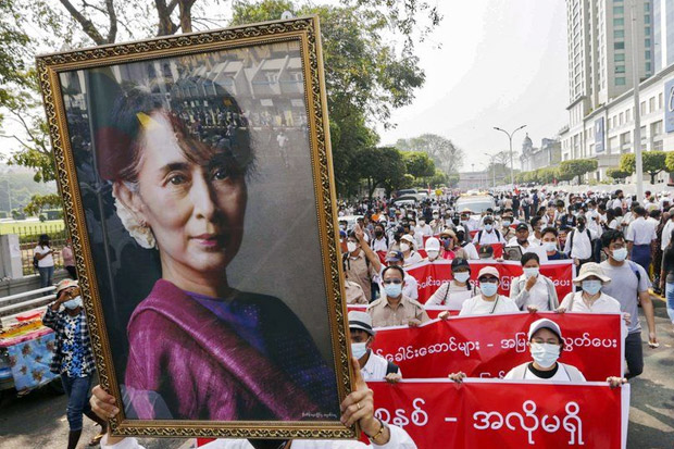 Suu Kyi Hadapi Dakwaan...