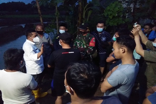 Banjir Genangi Perumahan...