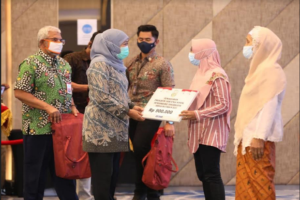 Khofifah Tekankan Pentingnya...