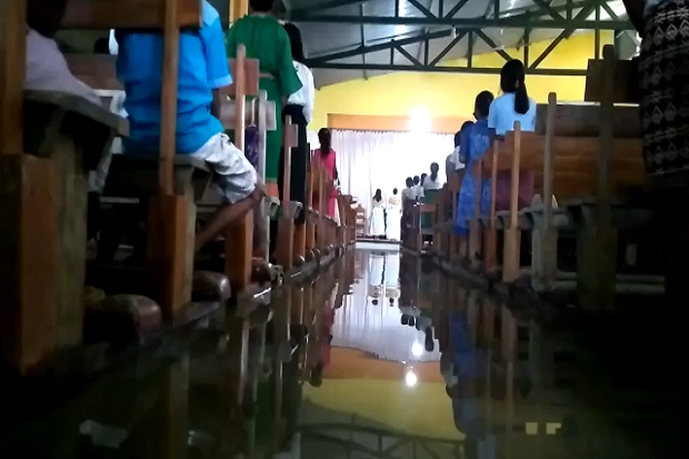 Diterjang Banjir Bandang,...