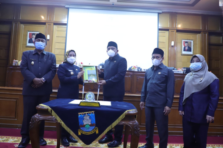 Di Tengah Pandemi COVID-19,...