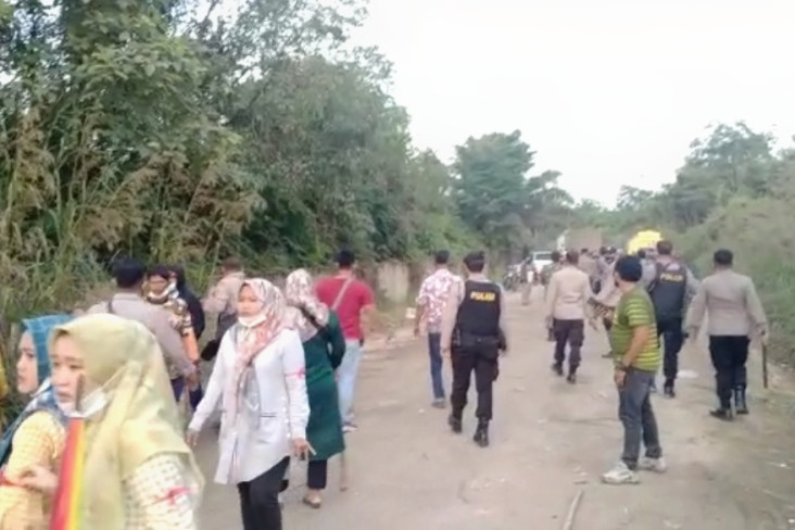 Bentrok Warga dan Pekerja...