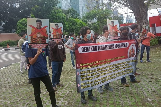 Mantan Gubernur Sultra...
