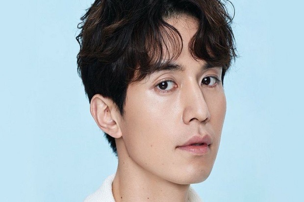 Lee Dong Wook dalam...