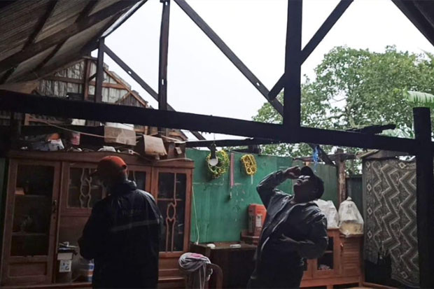 Angin Kencang Rusak...