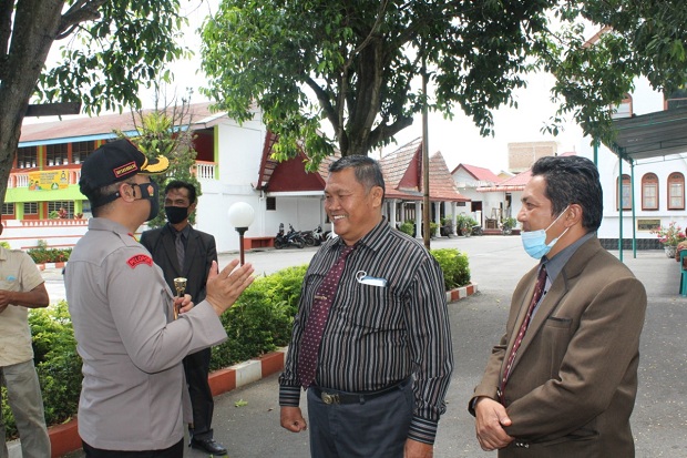 Dijaga Ketat Polisi,...