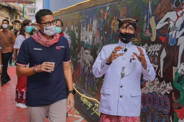 Sandiaga Libatkan Desa...