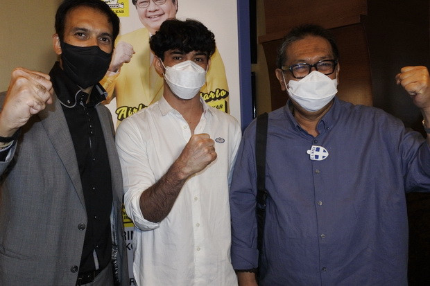 Reza Rahadian dan Manoj...