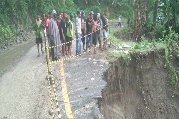 Diterjang Hujan Lebat,...