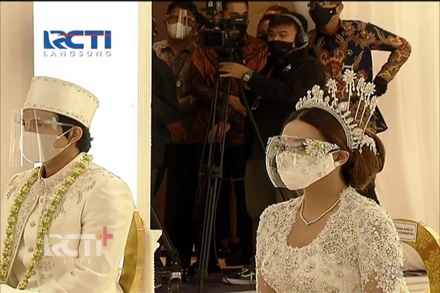 Resmi Jadi Suami Aurel,...
