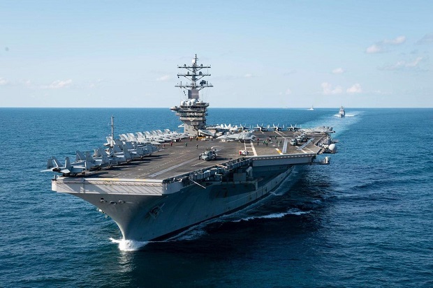 Kapal Induk Eisenhower...
