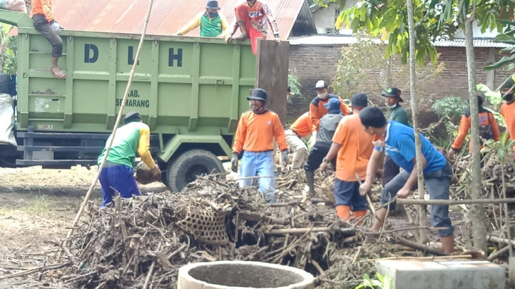 Delapan Rumah Warga...