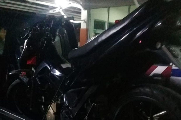 Motor Tabrak Mobil,...