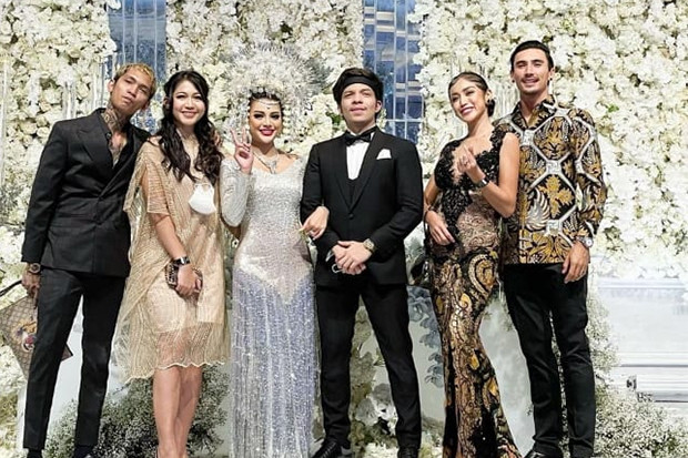 Tampil Bareng di Pernikahan...