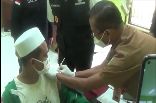 Ribuan Pengasuh dan...