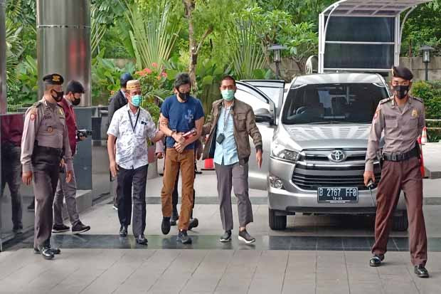 Buron Setahun, Bos Batu...