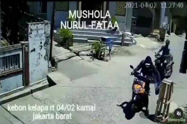 Pengendara Motor Comot...